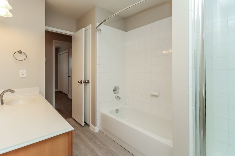 1,845/Mo, 6332 Mountain Pines Ln Katy, TX 77449 Main Bathroom View 2