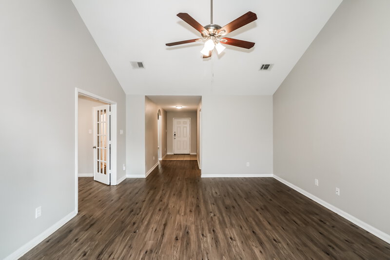 1,725/Mo, 119 Golden Eagle Ct La Marque, TX 77568 Living Room View