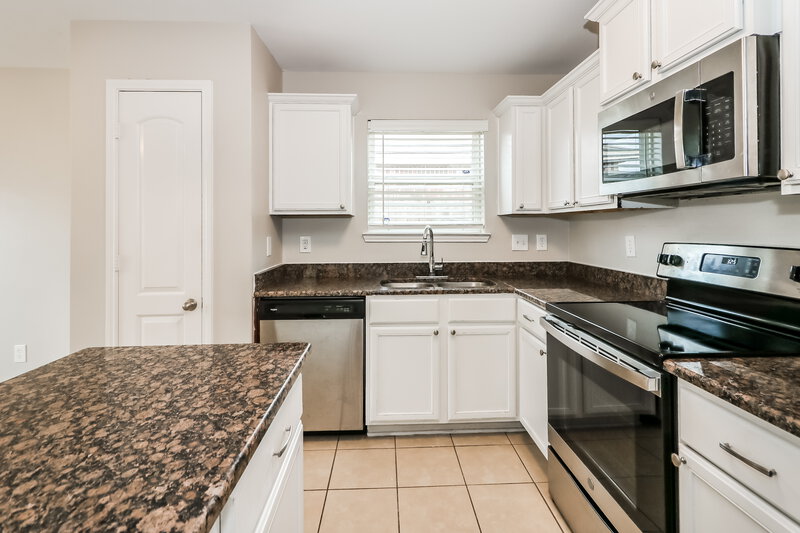 1,725/Mo, 119 Golden Eagle Ct La Marque, TX 77568 Kitchen View