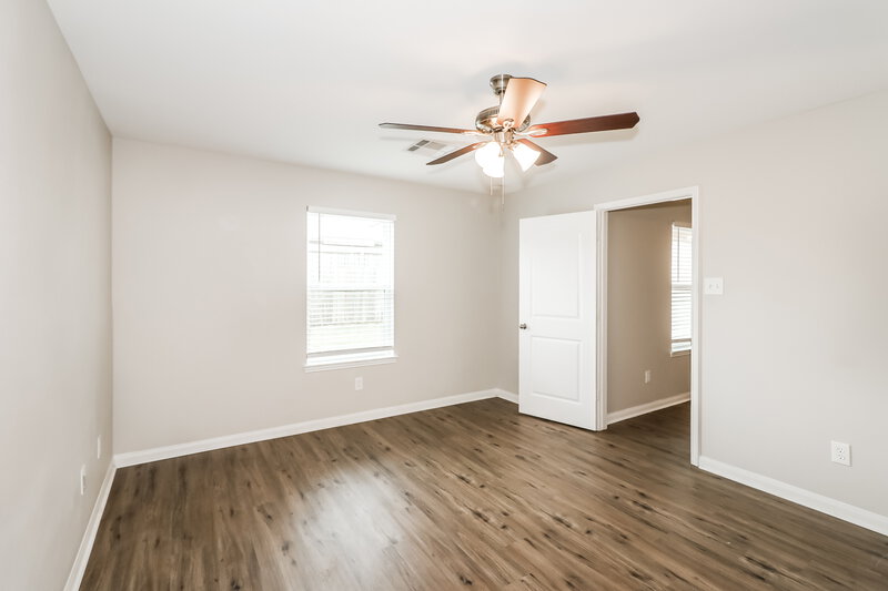 1,725/Mo, 119 Golden Eagle Ct La Marque, TX 77568 Main Bedroom View