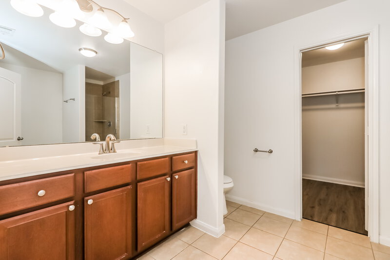 1,725/Mo, 119 Golden Eagle Ct La Marque, TX 77568 Main Bathroom View
