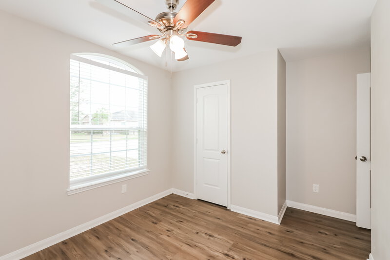 1,725/Mo, 119 Golden Eagle Ct La Marque, TX 77568 Bedroom View