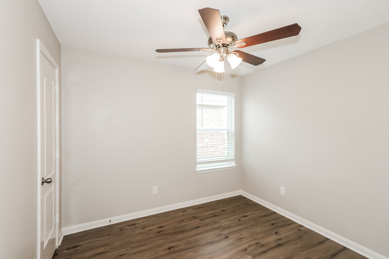 1,725/Mo, 119 Golden Eagle Ct La Marque, TX 77568 Bedroom View 2