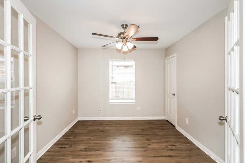 1,725/Mo, 119 Golden Eagle Ct La Marque, TX 77568 Bedroom View 3