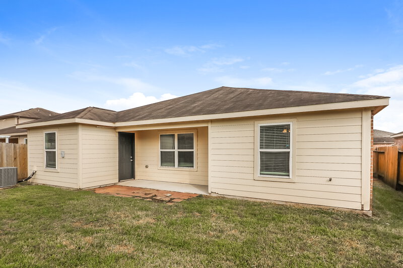1,725/Mo, 119 Golden Eagle Ct La Marque, TX 77568 Rear View