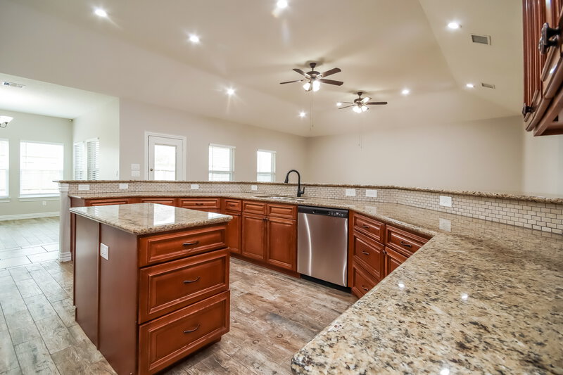 2,690/Mo, 610 New London Dr League City, TX 77573 Kitchen View