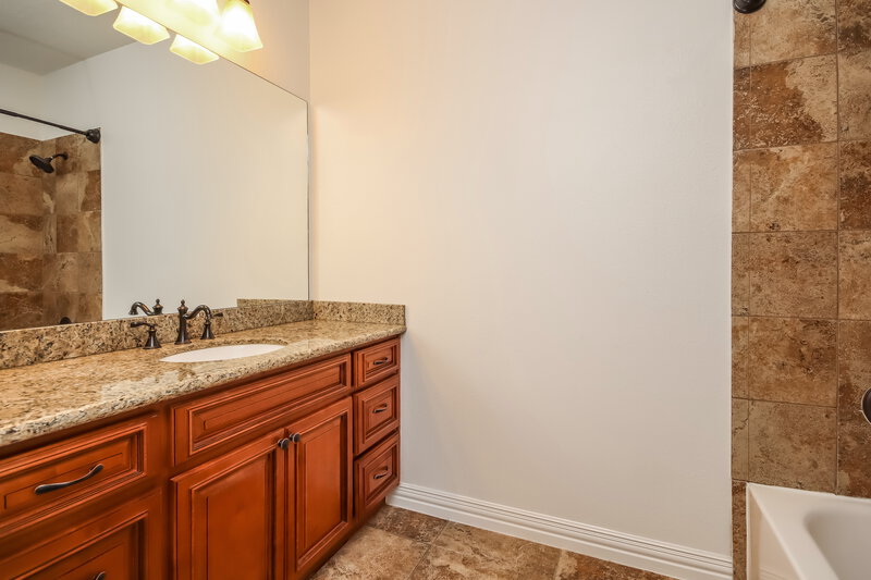 2,690/Mo, 610 New London Dr League City, TX 77573 Bathroom View