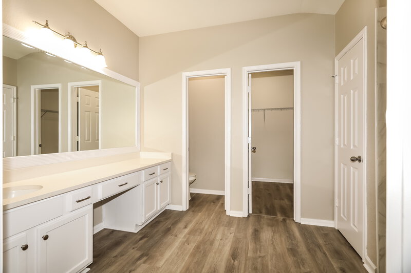 2,050/Mo, 21323 Bella Luna Ct Spring, TX 77379 Main Bathroom View