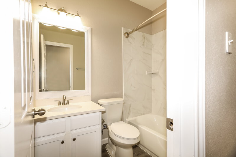 2,050/Mo, 21323 Bella Luna Ct Spring, TX 77379 Bathroom View