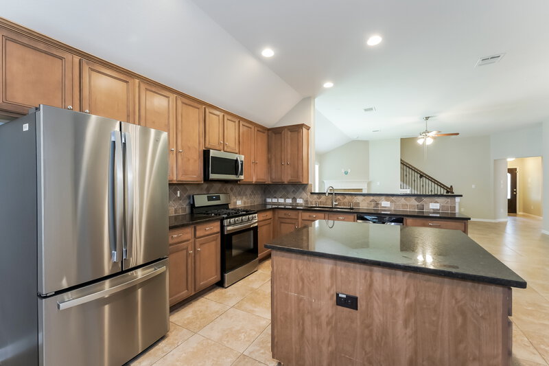 2,670/Mo, 9955 Spring Rock Ln Brookshire, TX 77423 Kitchen View 2