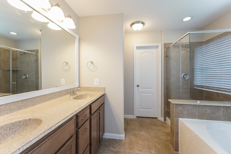 2,670/Mo, 9955 Spring Rock Ln Brookshire, TX 77423 Main Bathroom View