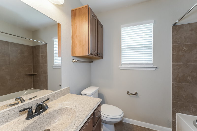 2,670/Mo, 9955 Spring Rock Ln Brookshire, TX 77423 Bathroom View