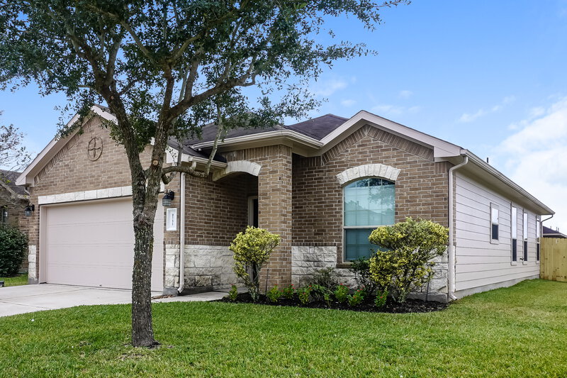 2,170/Mo, 8751 Sunrise Canter Dr Tomball, TX 77375 Front View