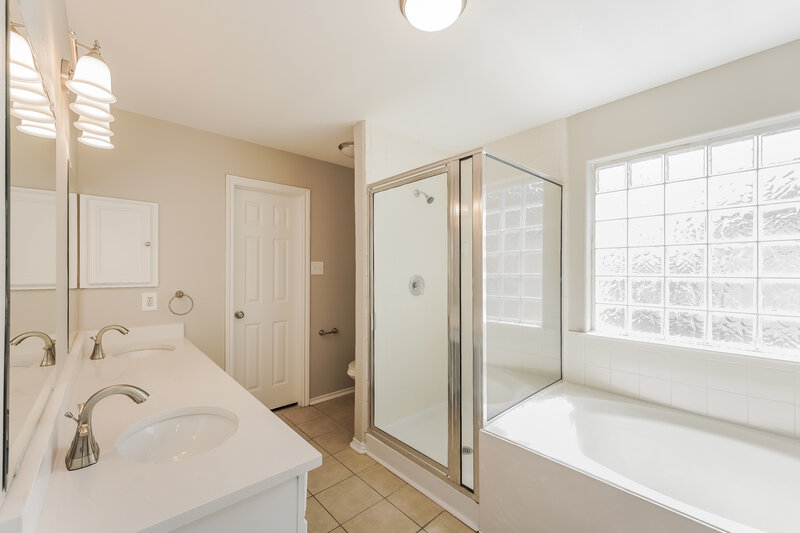 2,445/Mo, 3260 Bhandara Ct Katy, TX 77493 Main Bathroom View