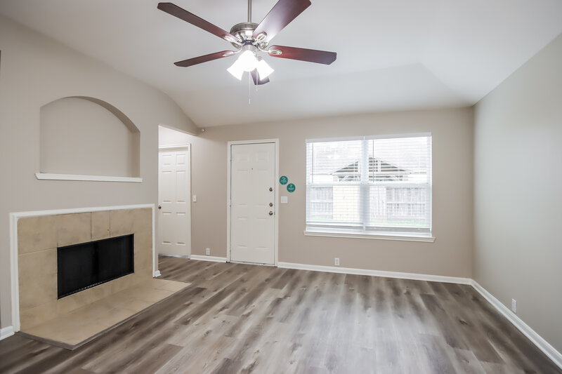 1,675/Mo, 2846 Woodspring Acres Dr Kingwood, TX 77345 Living Room View