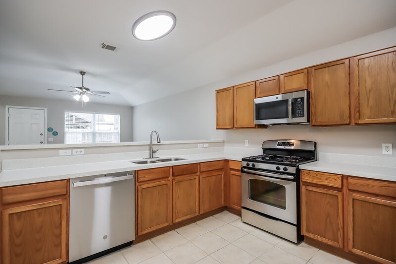 1,675/Mo, 2846 Woodspring Acres Dr Kingwood, TX 77345 Kitchen View