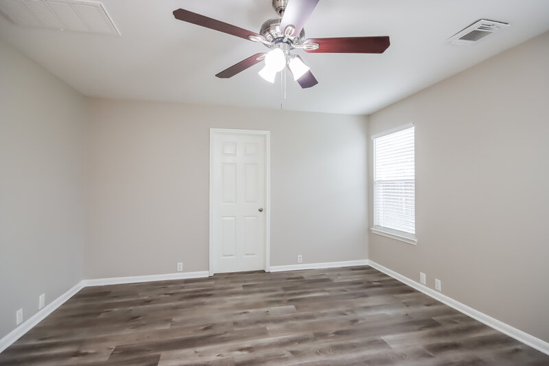 1,675/Mo, 2846 Woodspring Acres Dr Kingwood, TX 77345 Main Bedroom View