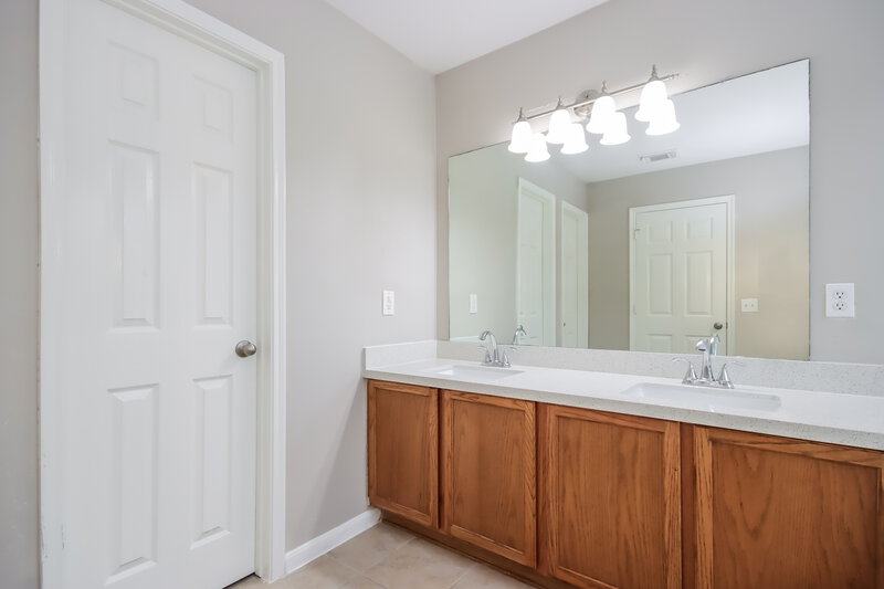 1,675/Mo, 2846 Woodspring Acres Dr Kingwood, TX 77345 Bathroom View