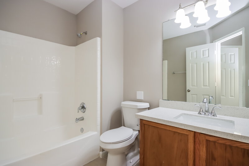 1,675/Mo, 2846 Woodspring Acres Dr Kingwood, TX 77345 Bathroom View 2