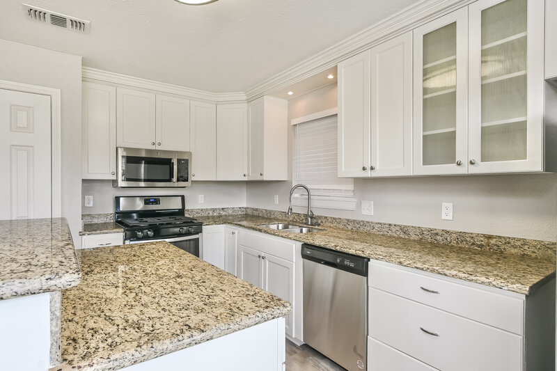 2,025/Mo, 14626 County Cress Dr Houston, TX 77047 Kitchen View