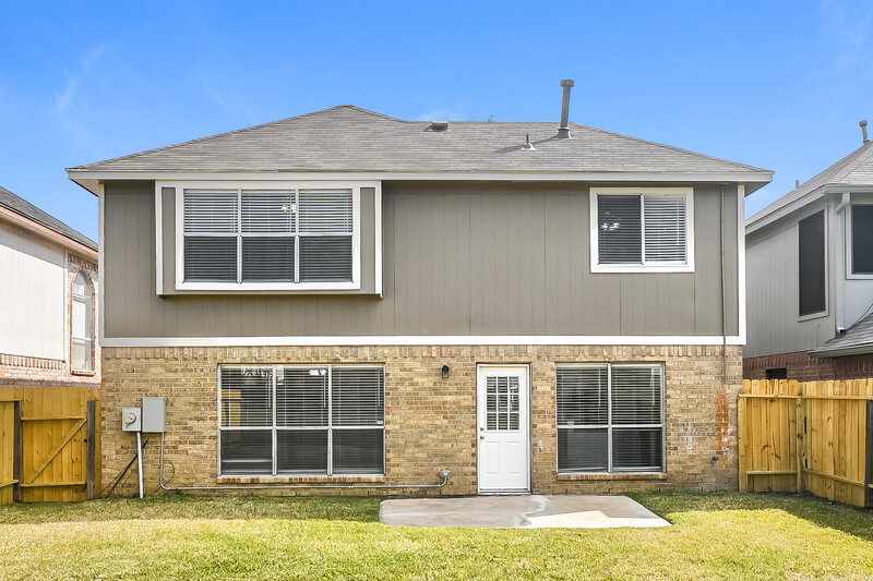 2,025/Mo, 14626 County Cress Dr Houston, TX 77047 Rear View