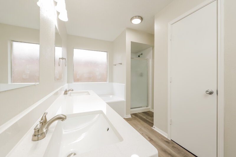 2,055/Mo, 15014 Ralston Rd Humble, TX 77396 Main Bathroom View