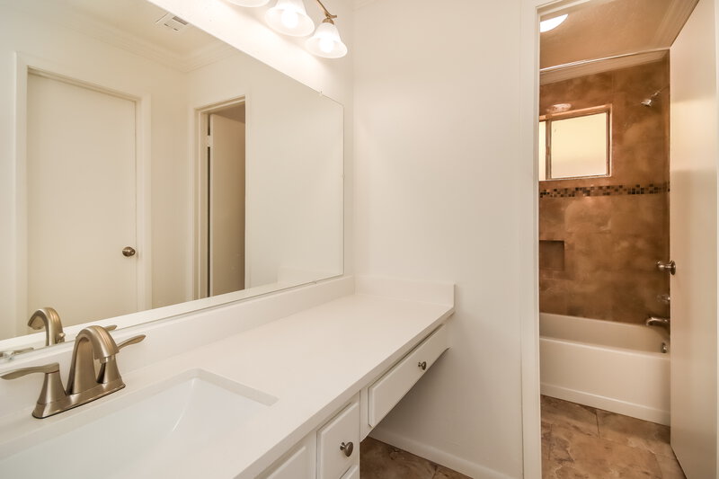 2,145/Mo, 613 Spring Breeze St League City, TX 77573 Main Bathroom View