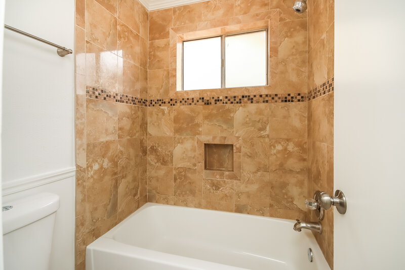 2,145/Mo, 613 Spring Breeze St League City, TX 77573 Main Bathroom View 2