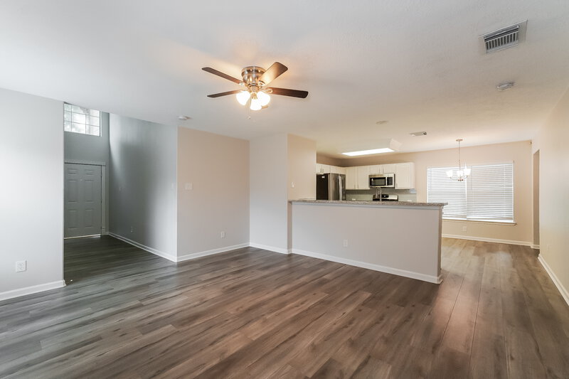 2,320/Mo, 1402 Barras St Alvin, TX 77511 Living Room View 2