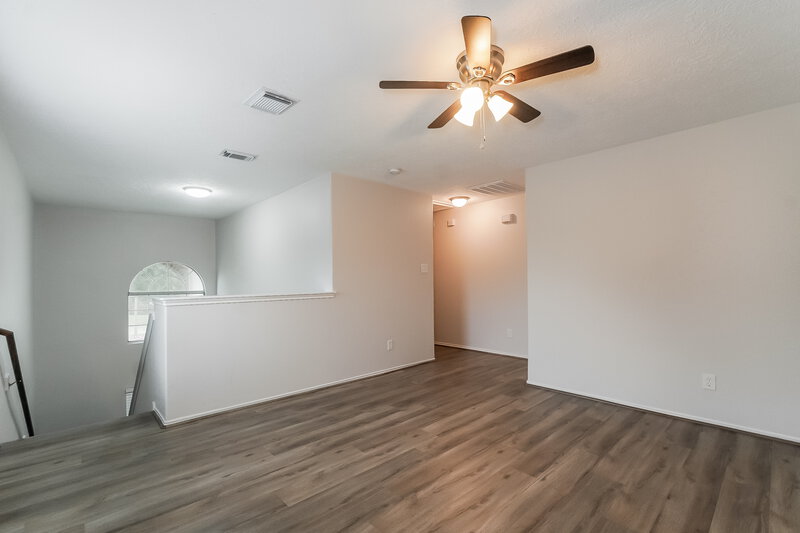 2,320/Mo, 1402 Barras St Alvin, TX 77511 Living Room View 3