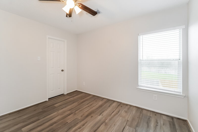 2,320/Mo, 1402 Barras St Alvin, TX 77511 Bedroom View 3