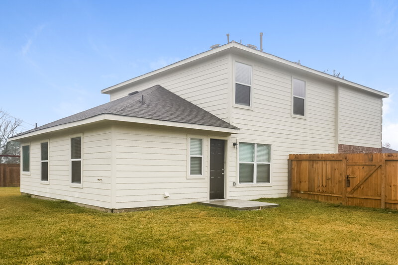 2,320/Mo, 1402 Barras St Alvin, TX 77511 Rear View