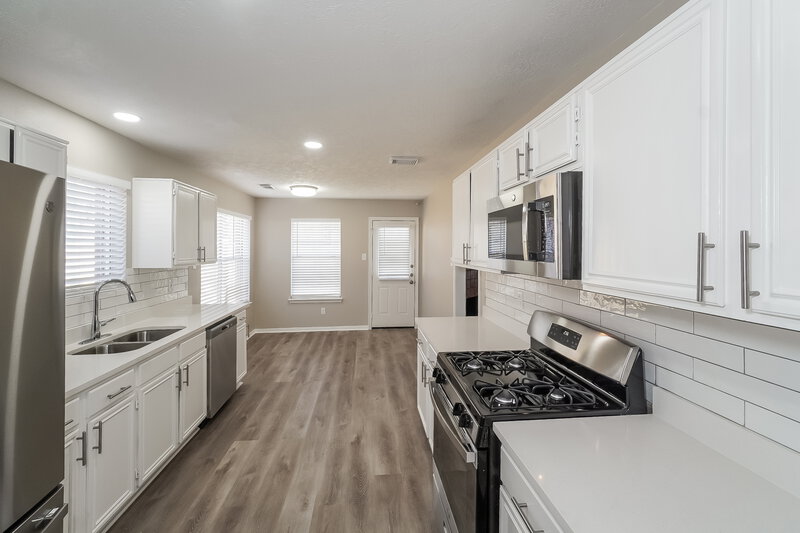 2,115/Mo, 20618 Oak Limb Ln, Humble, TX 77338 Kitchen View