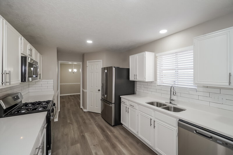 2,115/Mo, 20618 Oak Limb Ln, Humble, TX 77338 Kitchen View 2