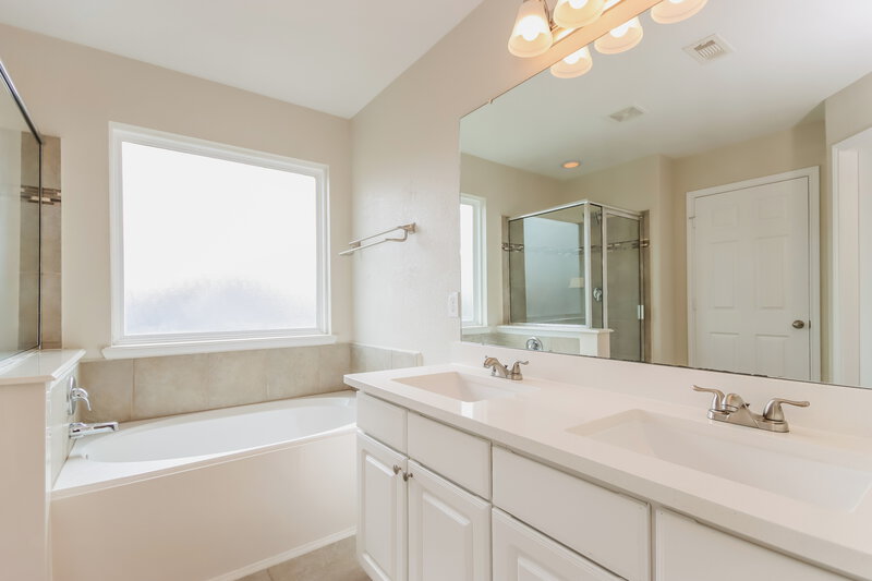 2,850/Mo, 29012 Birch Green Way Spring, TX 77386 Main Bathroom View
