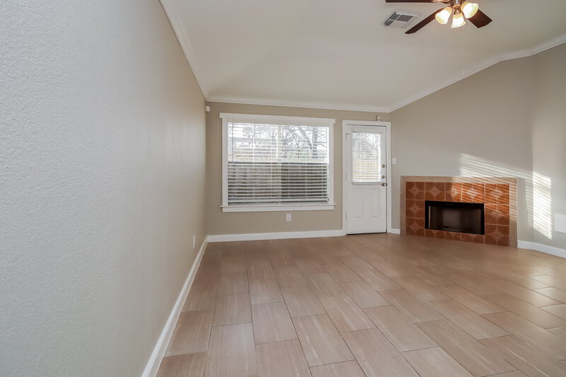2,015/Mo, 4830 S Fairfax Village Cir Spring, TX 77373 Living Room View