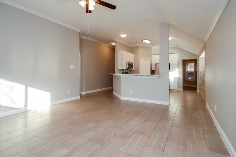 2,015/Mo, 4830 S Fairfax Village Cir Spring, TX 77373 Living Room View 2