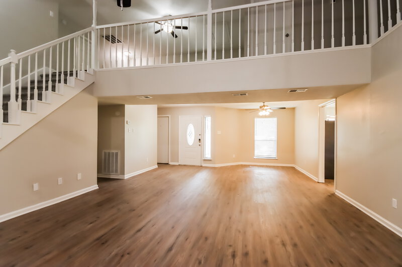 2,210/Mo, 19611 Pine Cluster Ln Humble, TX 77346 Living Room View 2