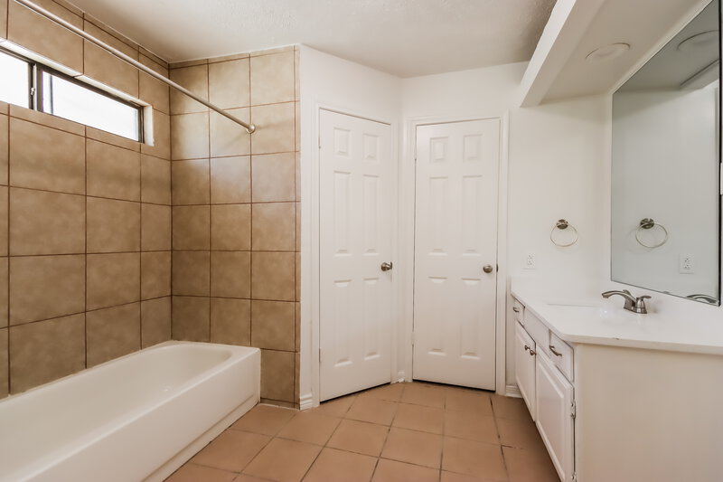 2,210/Mo, 19611 Pine Cluster Ln Humble, TX 77346 Bathroom View