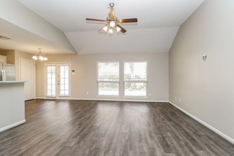 1,710/Mo, 1803 Northampton Dr Conroe, TX 77303 Living Room View 3