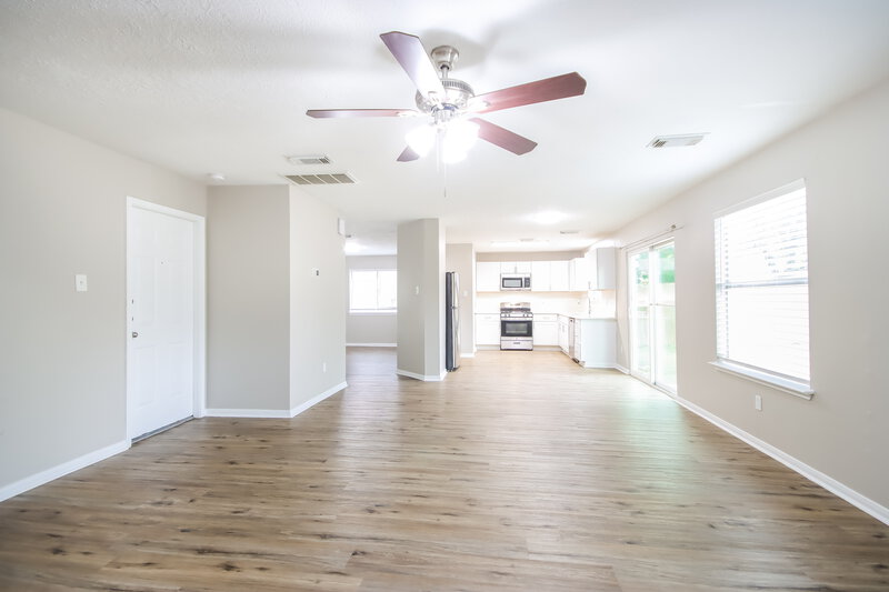 2,015/Mo, 5515 Deer Timbers Trl Humble, TX 77346 Living Room View 2