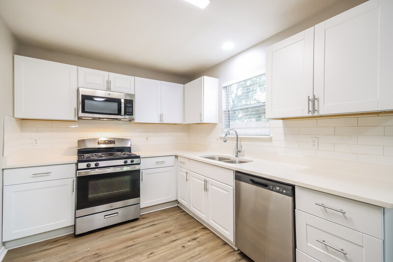 2,015/Mo, 5515 Deer Timbers Trl Humble, TX 77346 Kitchen View 2