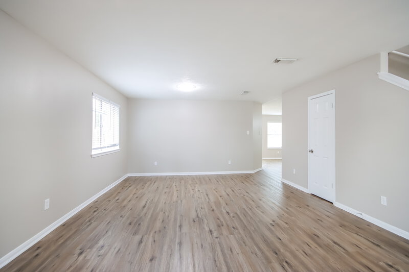 2,015/Mo, 5515 Deer Timbers Trl Humble, TX 77346 Family Room View 2