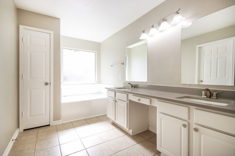 1,915/Mo, 24223 Camillia Ridge Way Katy, TX 77493 Main Bathroom View