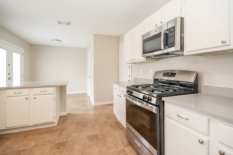 2,480/Mo, 1711 Oak Ridge Dr Kemah, TX 77565 Kitchen View