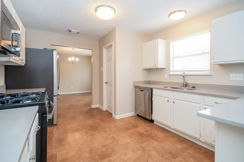 2,480/Mo, 1711 Oak Ridge Dr Kemah, TX 77565 Kitchen View 2