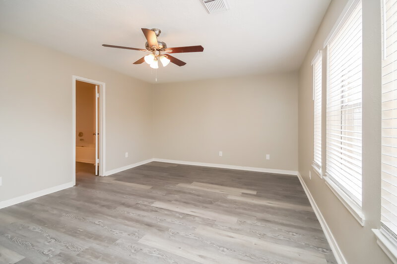 2,480/Mo, 1711 Oak Ridge Dr Kemah, TX 77565 Main Bedroom View