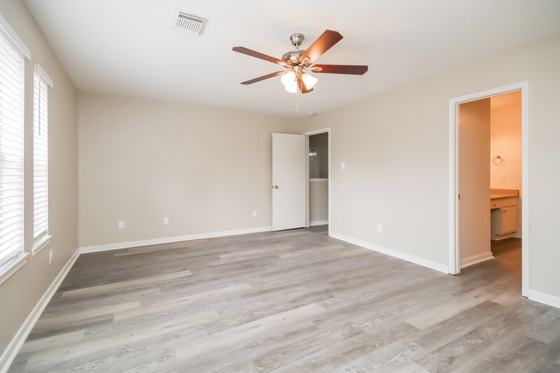 2,480/Mo, 1711 Oak Ridge Dr Kemah, TX 77565 Main Bedroom View 2