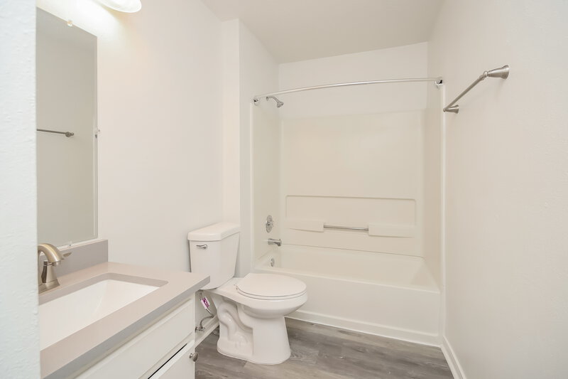 2,480/Mo, 1711 Oak Ridge Dr Kemah, TX 77565 Bathroom View