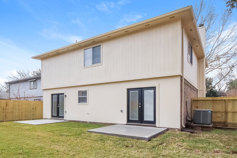 2,480/Mo, 1711 Oak Ridge Dr Kemah, TX 77565 Rear View